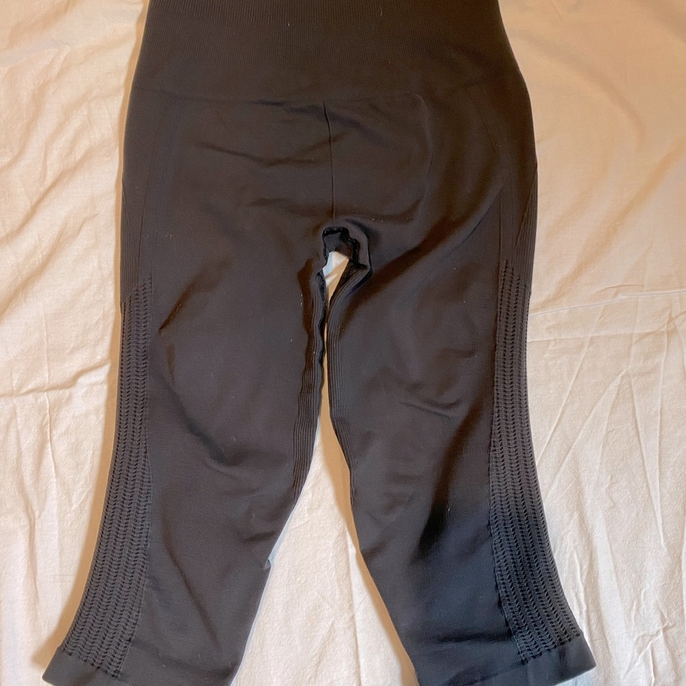 Lululemon seamless crop. Size 10.